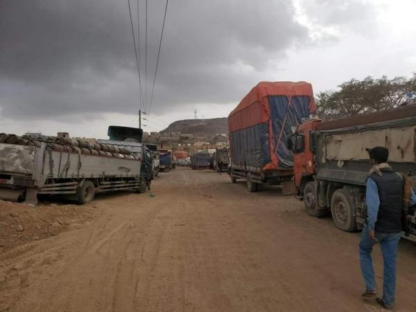 إخوان تعز يمنعون دخول شاحنة محملة بقطع غيار قادمة من ميناء عدن 