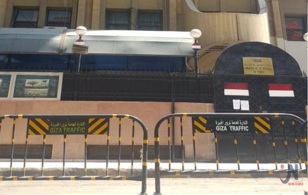 يمنيون في مصر: ما تقدمه السفارة لنا غير كافٍ في هذه الظروف.. والمعاناة بلغت ذروتها