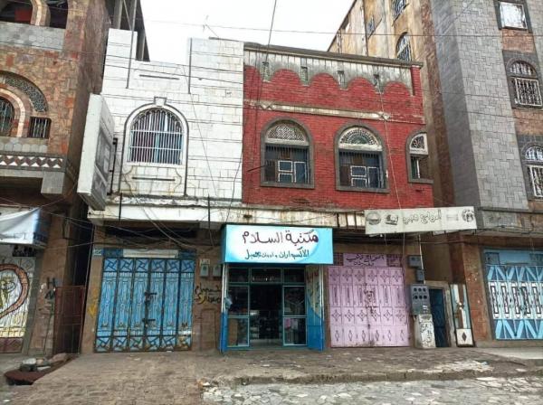 5 ملايين ريال مقابل إخلاء منزل مواطن من عساكر الإخوان بتعز 