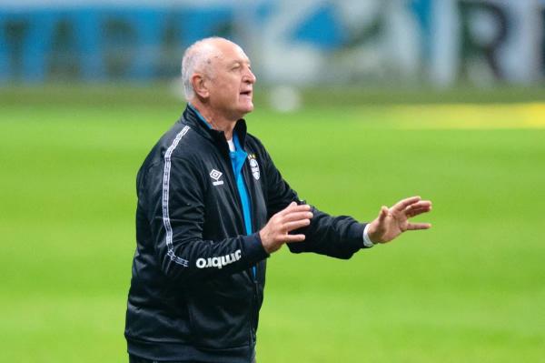 سكولاري يعود من الاعتزال