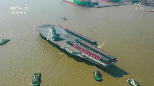 الصين تدشن ثالث حاملة طائرات