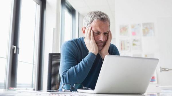 تقدم في العمر أم نقص هرمونات.. لماذا يصاب بعض الرجال بالسمنة والاكتئاب؟