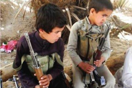 الحوثيون يلزمون موظفيهم إحضار أبنائهم إلى معسكرات التجنيد والتعبئة