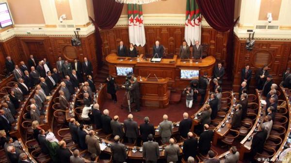 الجزائر- سجن برلماني حاول "تغشيش" ابنته في امتحانات المتوسط