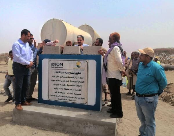 مدير عام المخا يضع حجر الأساس لمشروع مياه يغطي احتياجات المدينة وما حولها