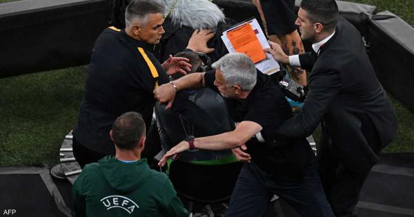 اليويفا يعلن عقوبة مورينيو بعد واقعة "سب الحكم"