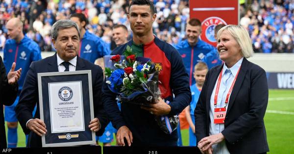 رونالدو يقرّب البرتغال من نهائيات أوروبا.. ويدخل سجل غينيس