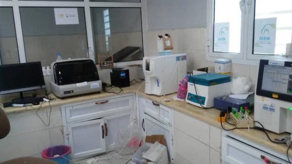 بقيمة 30ألف دولار.. منظمة ديم ترفد مستشفى المخا بجهازي فحص مع مرفقاتهما