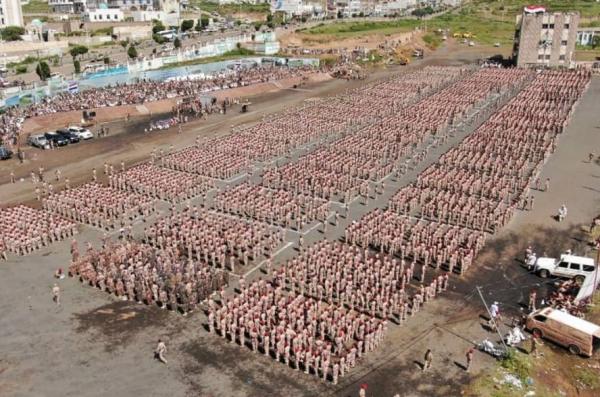 عرض حوثي باستخدام أطفال المراكز الصيفية والأفارقة في جامعة إب  