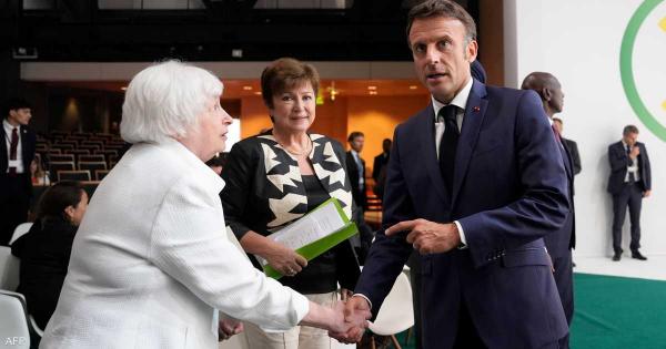 ماكرون: "إجماع تام" على "إصلاح عميق" للنظام المالي العالمي