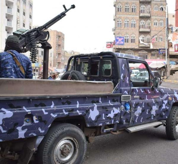 القبض على مروجي مخدرات في نقطة الرحاب بعدن