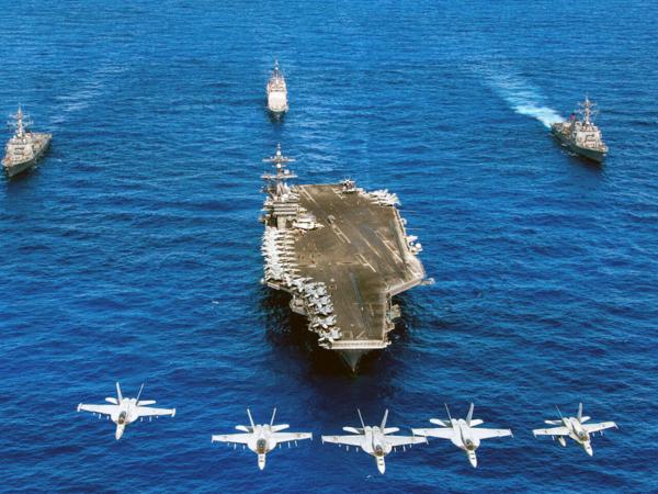وصول حاملة طائرات أمريكية إلى فيتنام