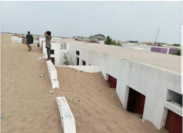 الرمال المتحركة تلتهم مخيم التآخي للنازحين في الخوخة 