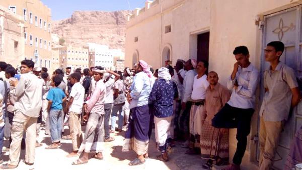 حضرموت.. وقفة احتجاجية بدوعن تطالب بتوفير الخدمات وتحسين الكهرباء