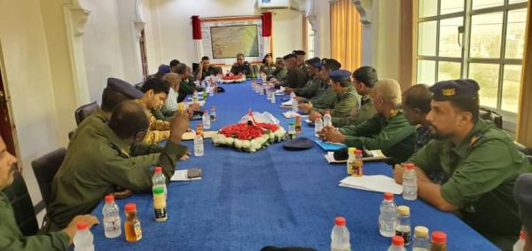 اجتماع أمني في المهرة تعزيز جهود مكافحة المخدرات