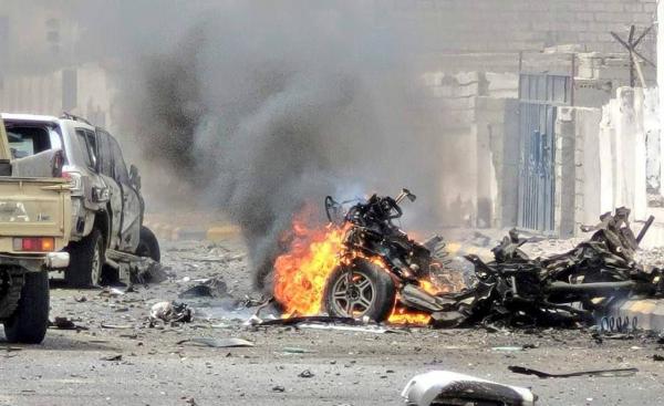 9 قتلى بينهم 6 مدنيين باستهداف موكب مدير أمن لحج صالح السيد بسيارة مفخخة في عدن