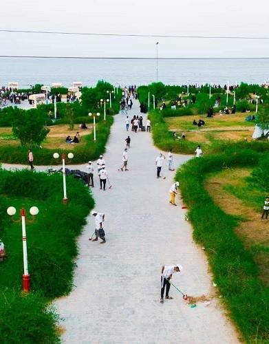 تفاعلاً مع مبادرة "بيتنا".. حملات نظافة طوعية لمنتزه "كورنيش عدن"