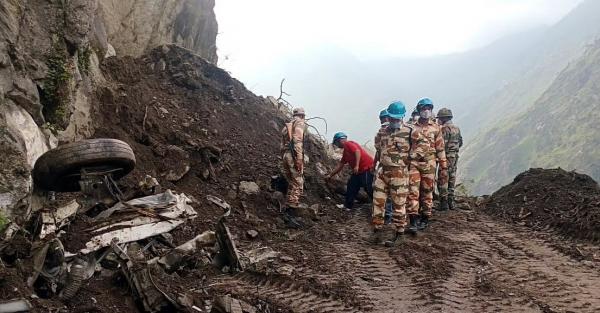 ارتفاع حصيلة ضحايا انزلاق تربة في الهند إلى 37 قتيلاً