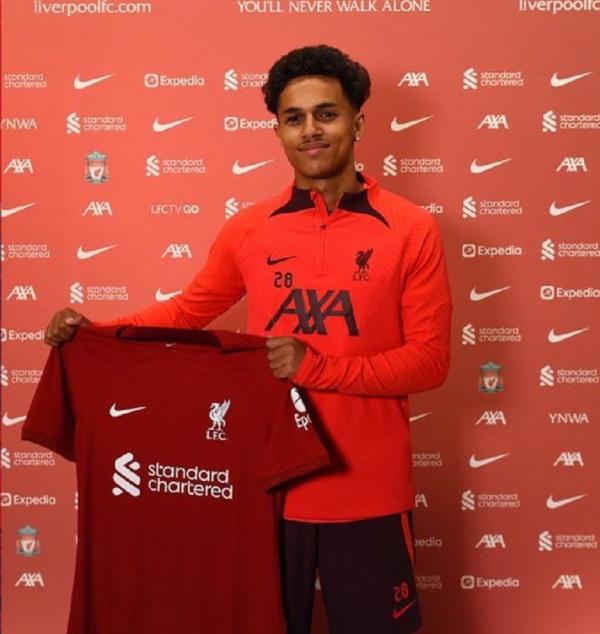 ليفربول يتعاقد رسمياً مع كارفاليو لاعب فولهام