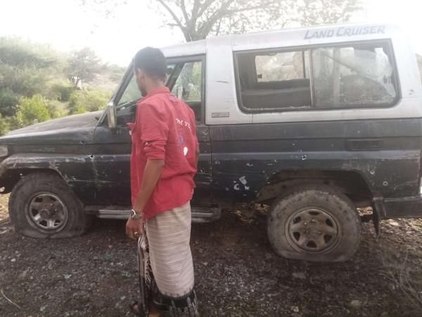 طائرة حوثية تقصف سيارة مواطن في الضالع