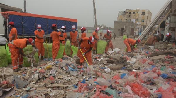 الهلال الإماراتي يدشن حملة نظافة شاملة لمدة أربعة أيام بمديرية ذوباب