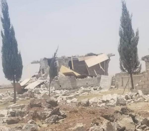 ميليشيا الحوثي تهدم منزلين فوق رؤوس ساكنيها في ذمار