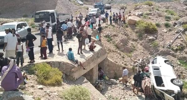 وفاة وإصابة تسعة مواطنين في انقلاب باص بالطريق البديل لهيجة العبد 