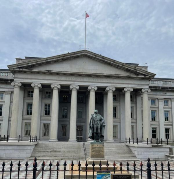 الخزانة الأميركية تصدر عقوبات جديدة تتصل بالنفط الإيراني