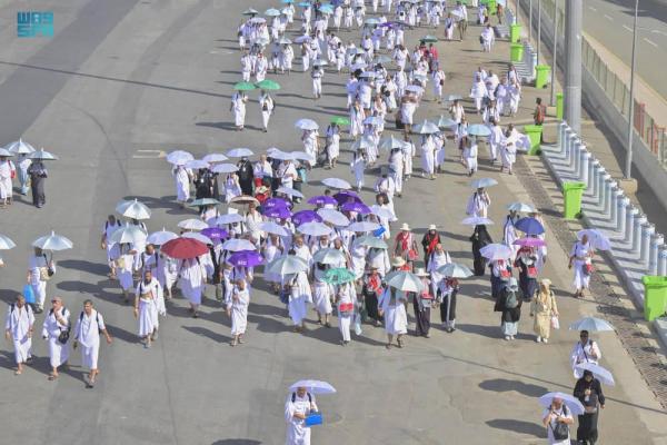 ضيوف الرحمن يتوافدون إلى مشعر منى لقضاء يوم التروية