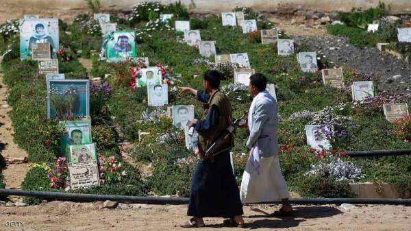 تعد اكبر منجزاتهم.. الحوثيون يجبرون مكتب الأوقاف بصنعاء على تخصيص أراضي وقف لإنشاء مقابر جديدة!