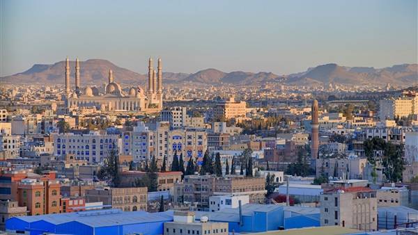 بالصور.. تفاصيل ماحدث اليوم في صنعاء من اشتباكات مسلحة تسببت في إغلاق المحلات تجارية..! – (الصور بالداخل) 