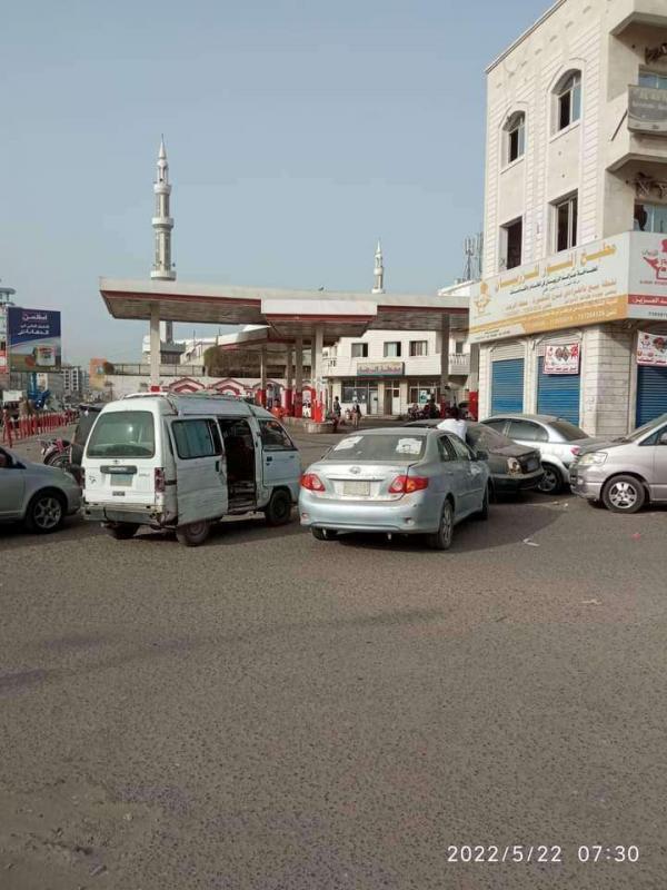 عدن تستقبل العيد بأزمة وقود خانقة 