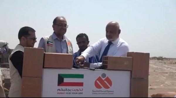  محافظ الحديدة يضع حجر أساس مدينة سكنية لمئتي أسرة نازحة بتمويل كويتي