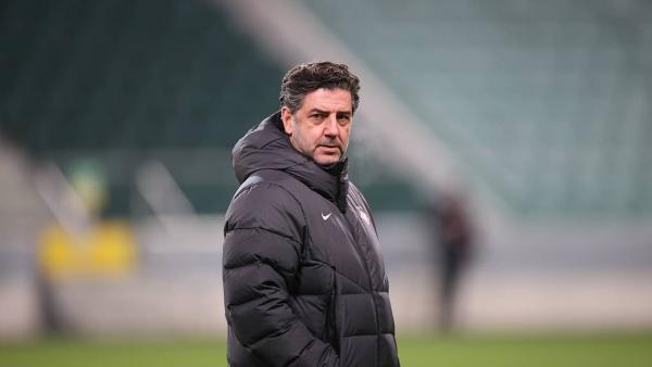 فيتوريا يطلب 150 ألف دولار شهريًا وشرط جزائي ضخم لتدريب مصر