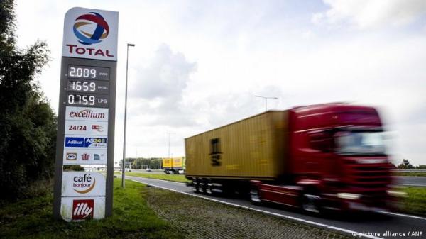 واشنطن: النفط قد يرتفع 40% وبايدن يسعى لإقناع السعودية برفع الإنتاج