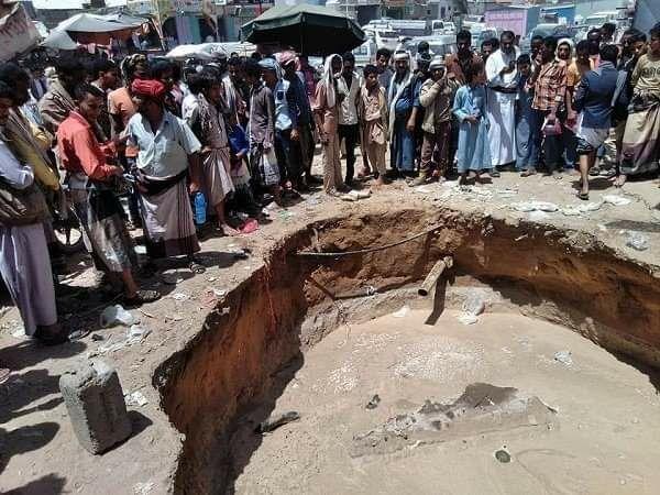 سقوط سيارة في بيارة مجار بصنعاء