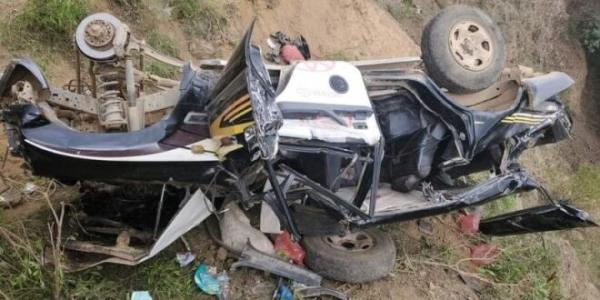 إنقلاب سيارة من جبال بشرعب يسفر عن مقتل واصابة 8 مواطنين 