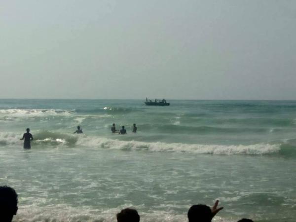 عدن.. خفر السواحل تنقذ حياة 3 أشخاص من الغرق