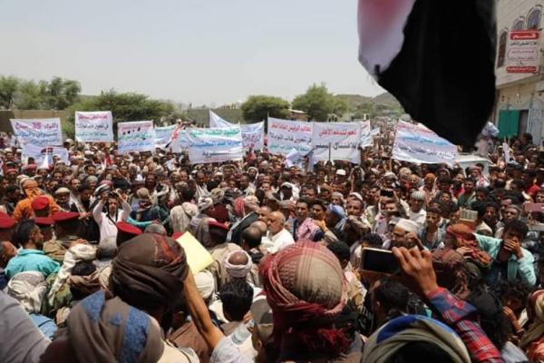 طالب بالكشف عن قتلة العميد الحمادي.. المسيرة الجماهيرية لمديريات تعز الجنوبية تصدر بيان مهم – النص