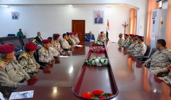 ناشطون يطالبون وزير الدفاع بإعطاء الأولوية لهذه الملفات بتعز