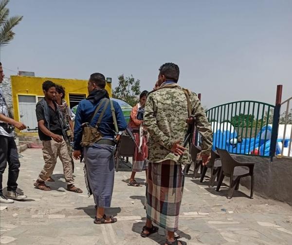 ضابط في جيش الإصلاح بتعز يرتكب عيباً أسود في حديقة مائية مغلقة خاصة للنساء