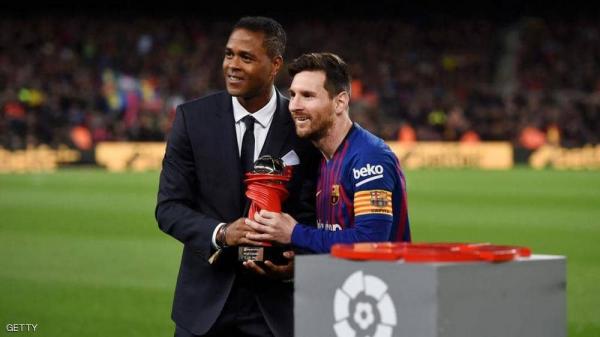 برشلونة يفكر في "أسطورة النادي" بديلا لسيتين