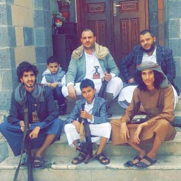 إعدام شقيقيه رمياً بالرصاص.. تفاصيل جريمة رجل أعمال هزت العاصمة صنعاء خلال الساعات الماضية