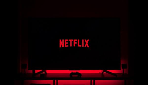 نتفليكس تخسر ما يقرب من مليون مشترك