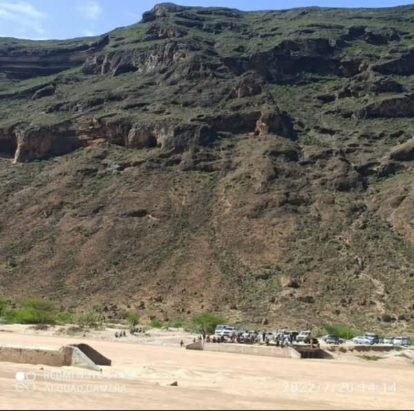 المهرة.. السيول تقطع الخطوط الدولية وصيادون ينقذون عالقين بقوارب