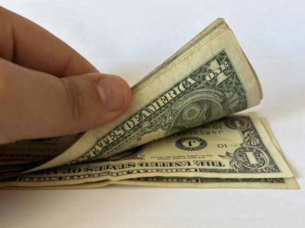 بيانات البطالة في الاقتصاد الأمريكي تخالف توقعات الخبراء