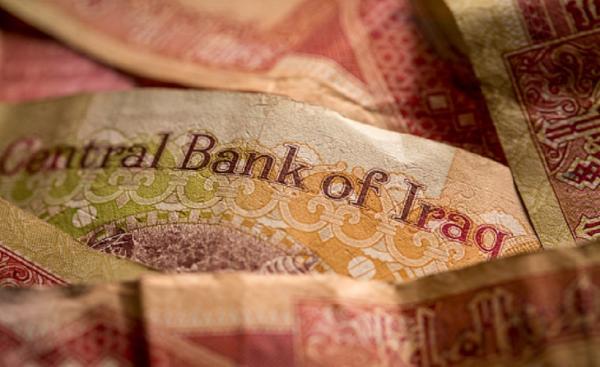بسبب التعامل بالدولار مع إيران.. عقوبات أمريكية تطال 14 مصرفاً عراقيا