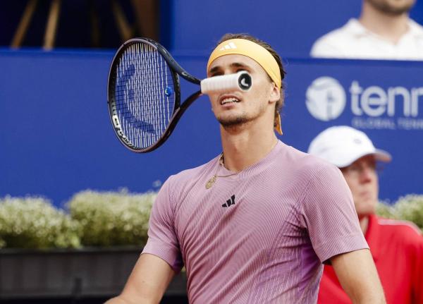 «دورة هامبورغ»: زفيريف يواصل الدفاع عن لقبه ببلوغ نصف النهائي