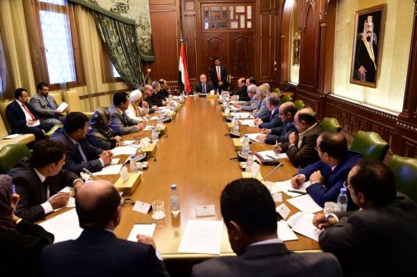 مصدر مطلع يكشف أسباب تأخير إعلان التشكيلة الحكومية الجديدة للشرعية..! – (الأسباب)