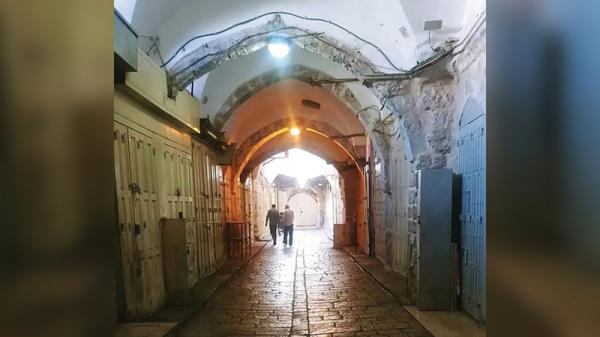 «سوق الجزارين» في القدس.. مقصد الفلسطينيين العتيق يلفظ أنفاسه الأخيرة